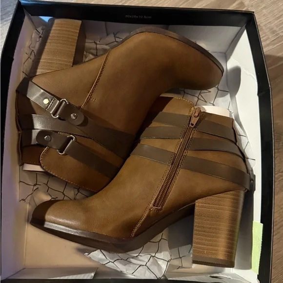 Brand New Material Girl Brown Ankle Boots size 8 - Picture 1 of 6